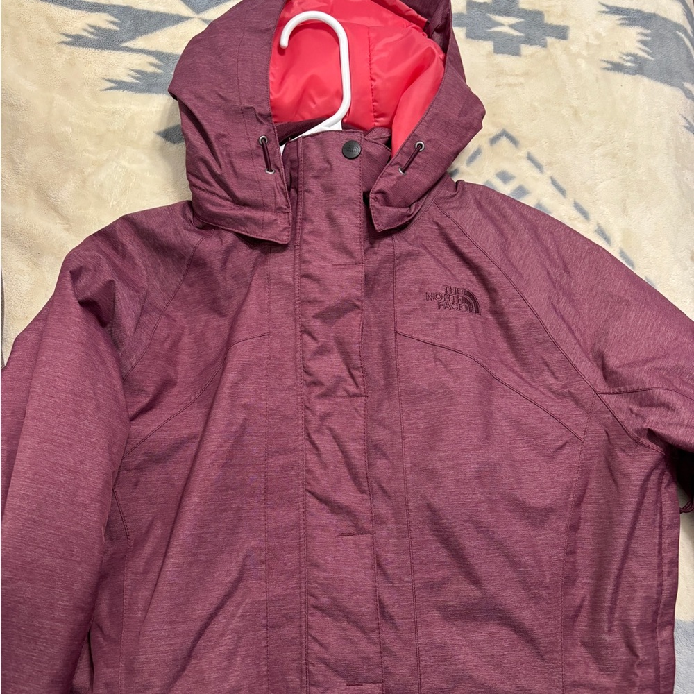 The North Face Maroon Insulated Ski Jacket - Picture 3 of 7